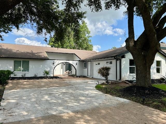 3311 Oyster Cove Dr, Missouri City, TX 77459 - ranch-style home featuring stucco siding, an attached garage, and driveway