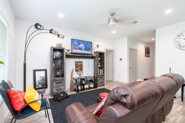7730 Robert Ln, Rosharon, TX 77583 - living area with light wood-style flooring, recessed lighting, ceiling fan, and baseboards