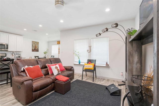 7730 Robert Ln, Rosharon, TX 77583 - living room featuring light wood finished floors, plenty of natural light, recessed lighting, and baseboards