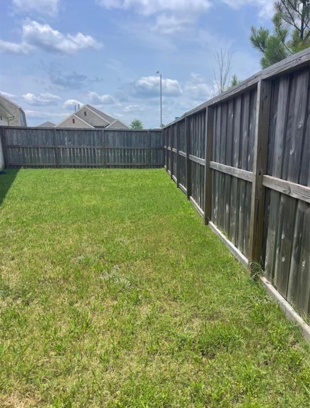 7638 Sirocco Ln, Baytown, TX 77523 - view of yard