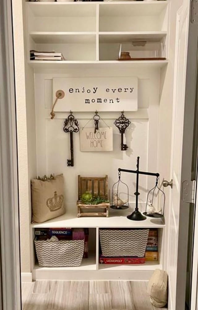 7638 Sirocco Ln, Baytown, TX 77523 - view of mudroom