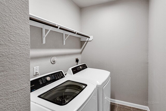 2410 Blazing Star Dr, Brookshire, TX 77423 - laundry room featuring washing machine and clothes dryer, baseboards, and dark tile patterned floors