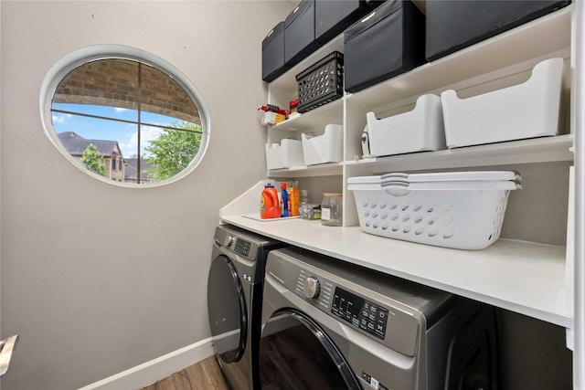 259 W Thorn Way, Houston, TX 77015 - laundry room featuring washer and dryer, baseboards, and wood finished floors