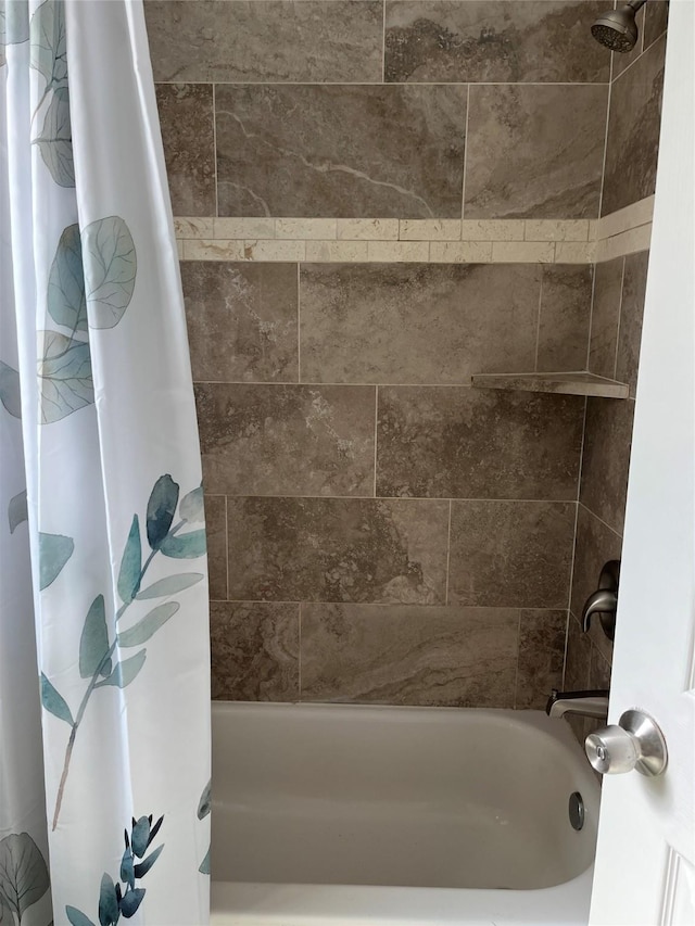 16961 W Hammon, Montgomery, TX 77316 - full bath featuring shower / bath combination with curtain