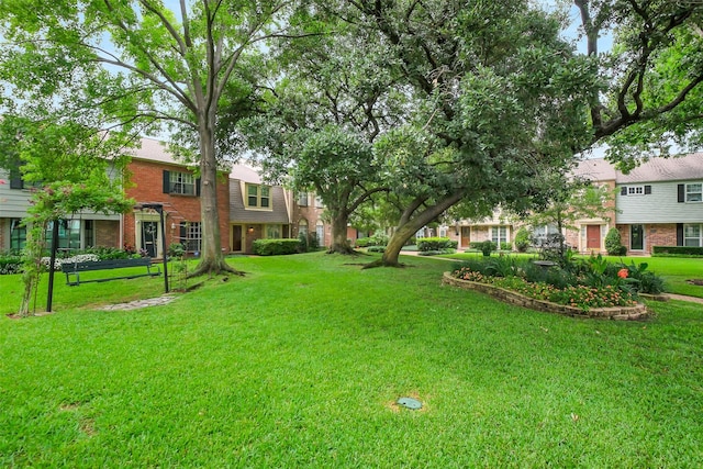 1321 Fountain View Dr Unit 131, Houston, TX 77057 - view of green lawn