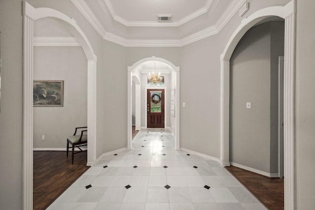 6927 Queensclub Dr, Houston, TX 77069 - foyer with arched walkways, a chandelier, baseboards, and ornamental molding