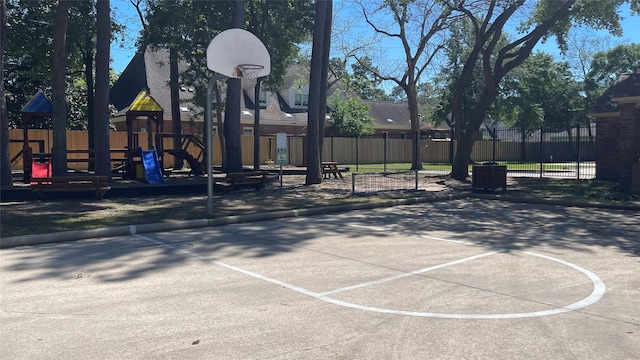 6927 Queensclub Dr, Houston, TX 77069 - view of sport court with community basketball court