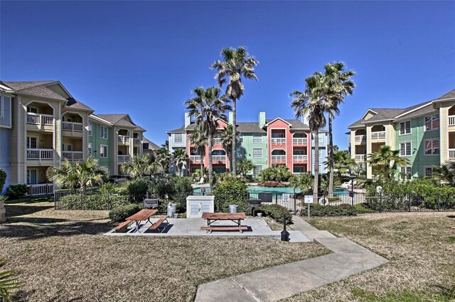 7000 Seawall Blvd Unit 914, Galveston, TX 77551 - surrounding community featuring a residential view, a pool, and a lawn