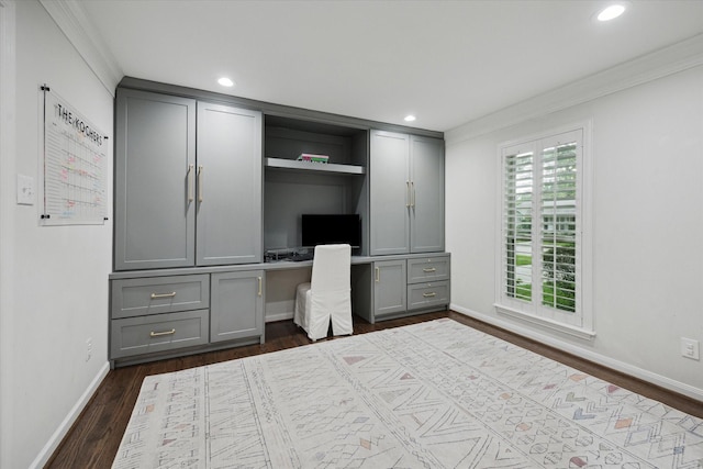 10043 Overbrook Ln, Houston, TX 77042 - bedroom featuring crown molding, dark wood-style flooring, baseboards, and recessed lighting