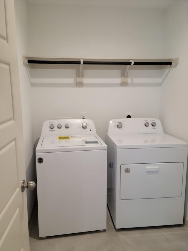 703 Alpine Falls Rd, Rosharon, TX 77583 - washroom with separate washer and dryer