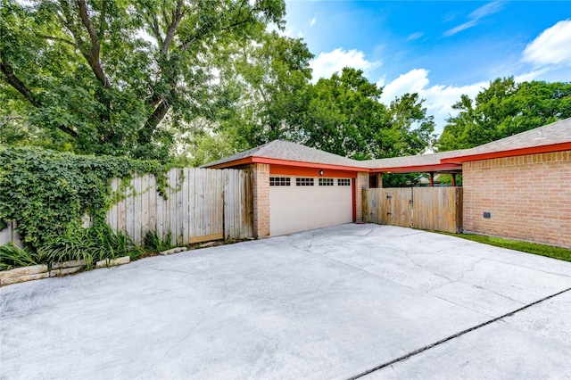 4430 Peridot Ln, Friendswood, TX 77546 - garage with driveway