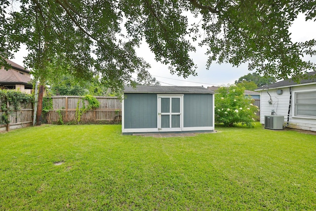 6514 Westview Dr, Houston, TX 77055 - view of yard with cooling unit
