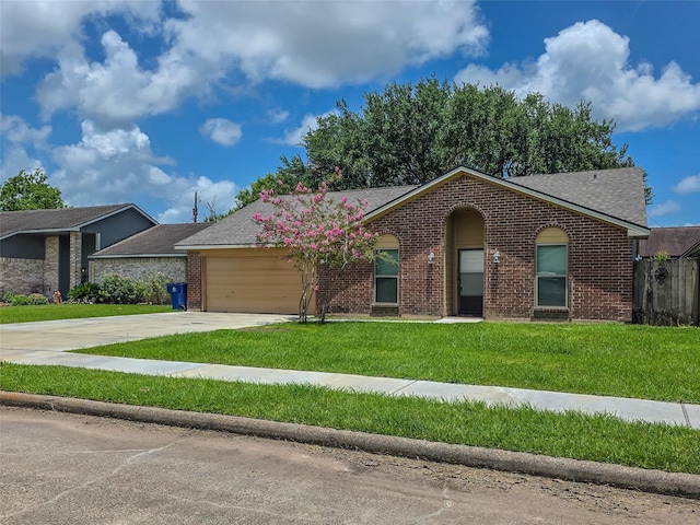 3 Lazybrook St, Angleton, TX 77515