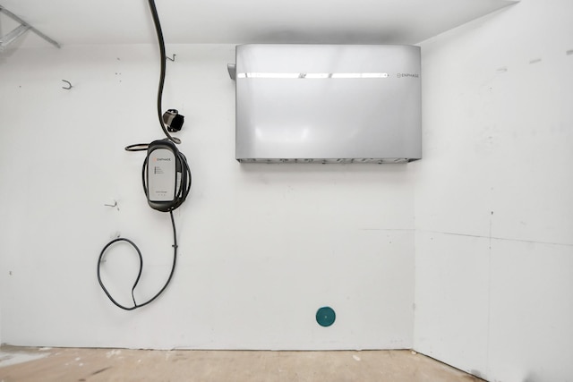 310 Eado Park Cir, Houston, TX 77020 - garage view of wall-mounted power storage