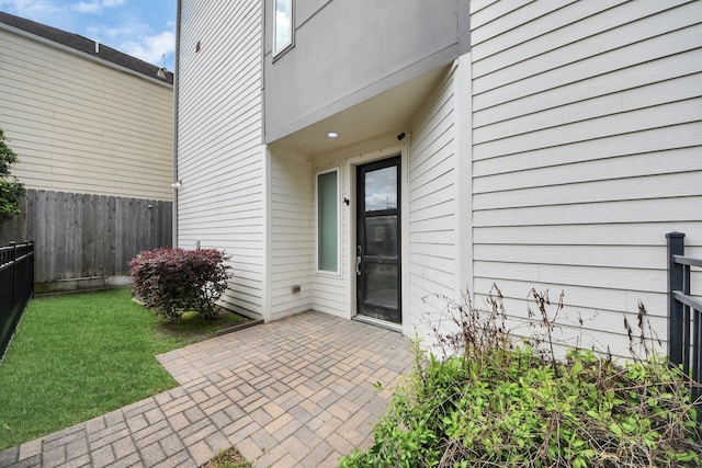 310 Eado Park Cir, Houston, TX 77020 - property entrance with a patio area