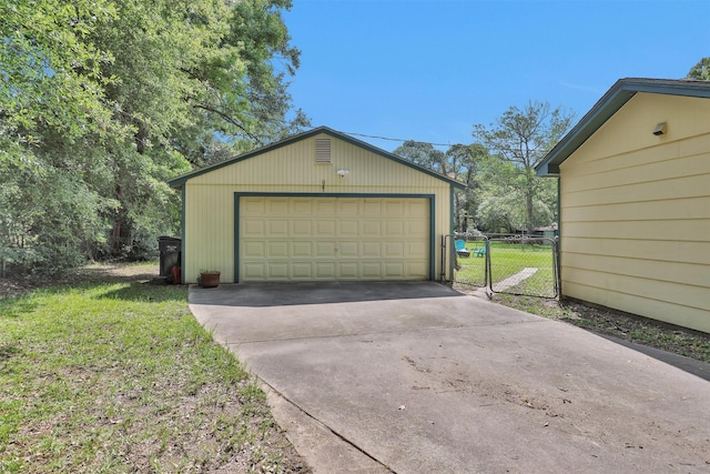 5614 Whipporwill Rd, Conroe, TX 77303 - detached garage featuring a gate