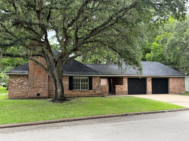 200 Wentworth Dr, West Columbia, TX 77486 - view of front of home featuring a garage, driveway, a shingled roof, and a front lawn