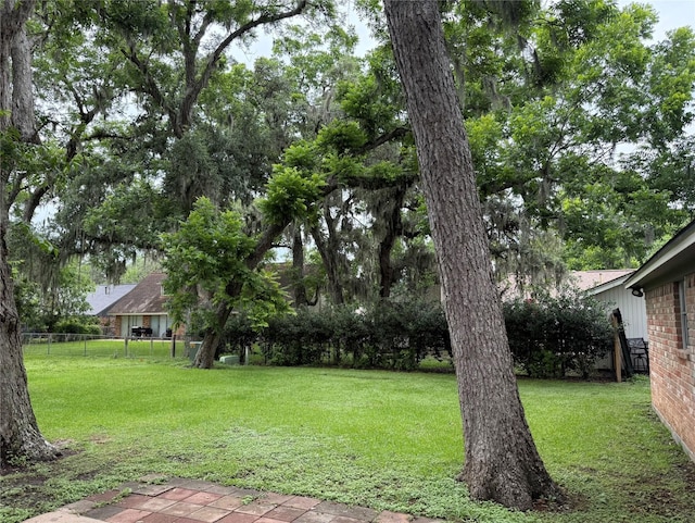 200 Wentworth Dr, West Columbia, TX 77486 - view of yard
