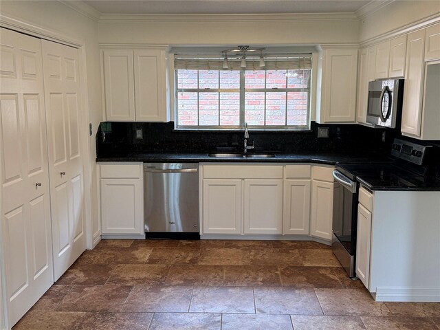 200 Wentworth Dr, West Columbia, TX 77486 - kitchen with stainless steel appliances, a sink, white cabinetry, tasteful backsplash, and crown molding
