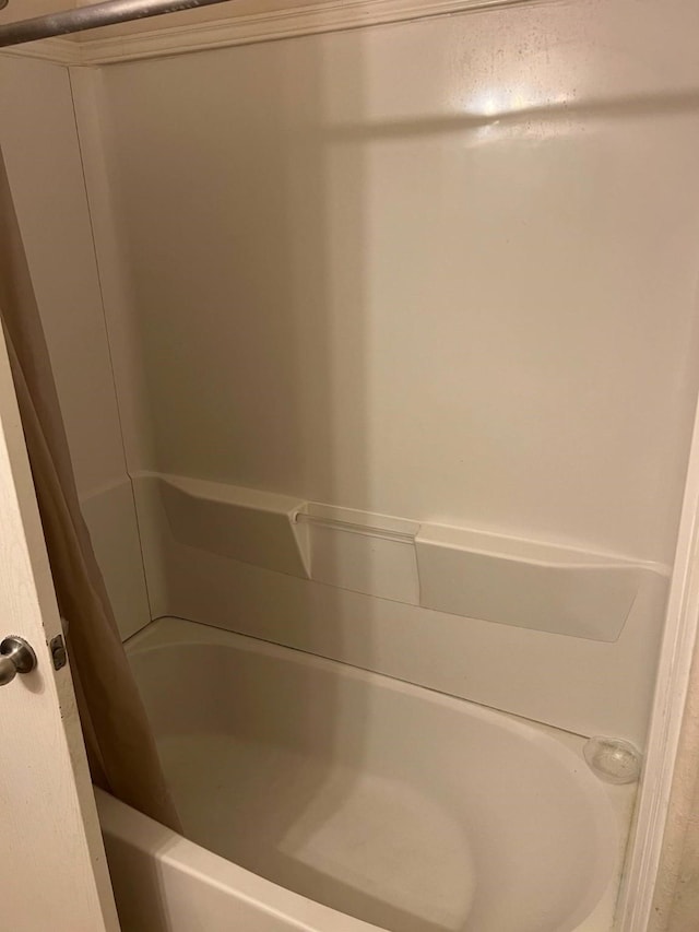 14534 Morningside View Dr, Houston, TX 77047 - full bathroom with shower / tub combo with curtain