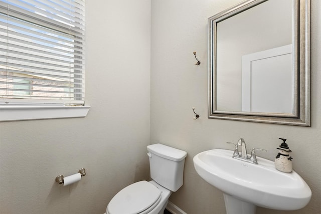 17040 Shy Leaf Ct, Conroe, TX 77385 - bathroom with toilet, a sink, and baseboards