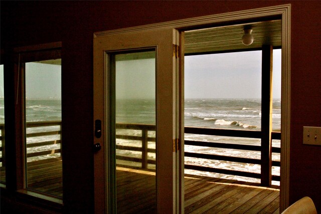 13015 Gulf Beach Dr, Freeport, TX 77541 - entryway featuring view of water and beach and wood finished floors