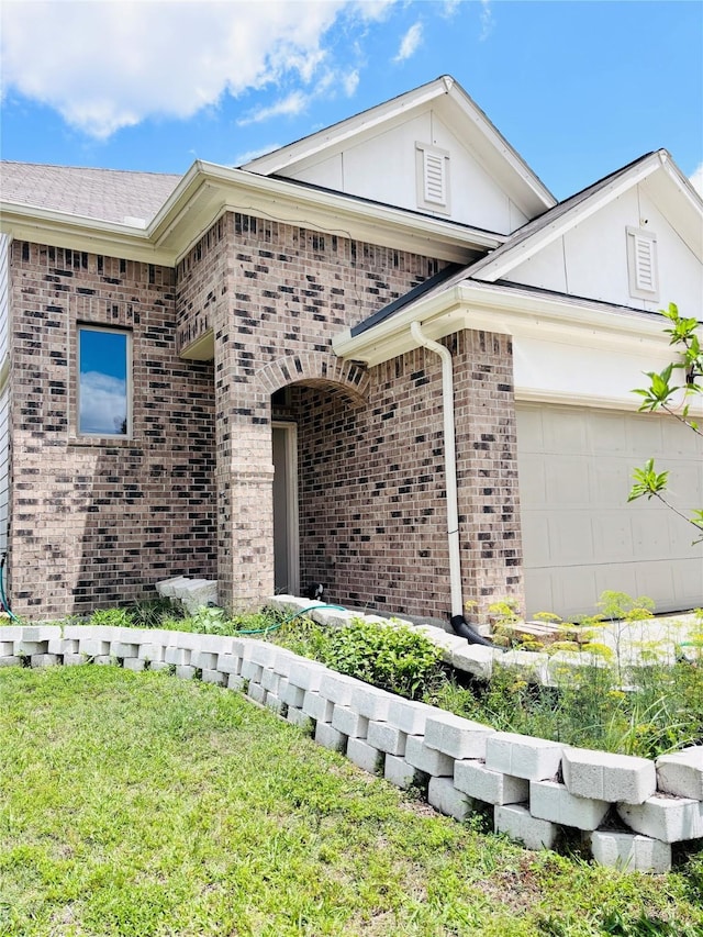 5130 Klein Orchard Dr, Houston, TX 77066 - ranch-style home featuring brick siding, a front yard, and an attached garage
