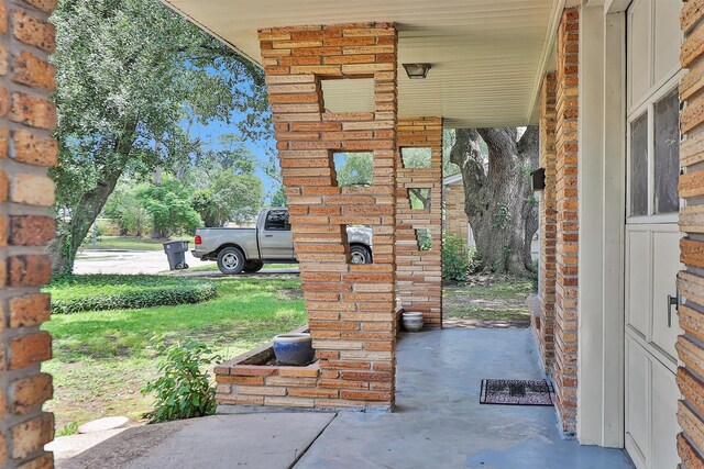 3919 Gardendale Dr, Houston, TX 77092 - view of patio / terrace