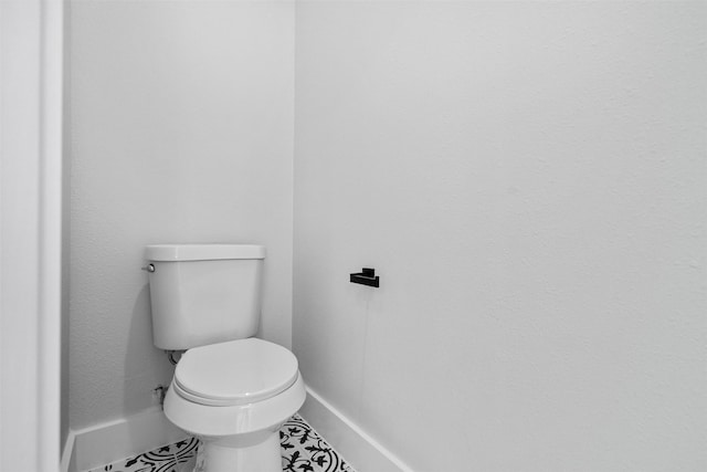 6613 Ave O, Houston, TX 77011 - bathroom featuring baseboards and toilet