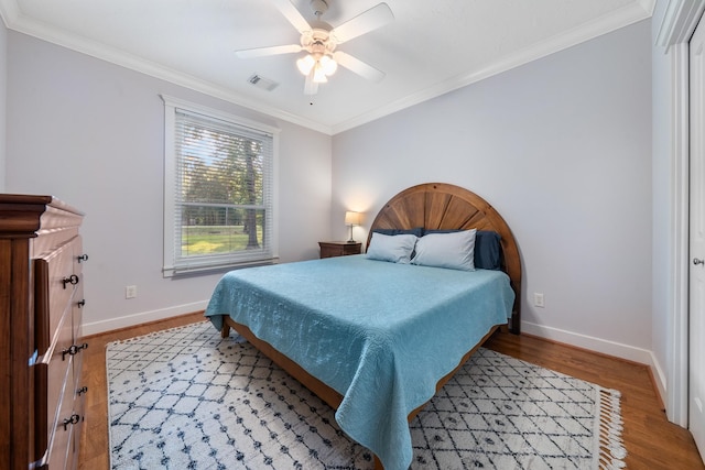 11710 Creek View Ln, Conroe, TX 77385 - bedroom with wood finished floors, ornamental molding, baseboards, and a ceiling fan