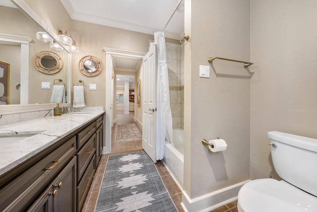 11710 Creek View Ln, Conroe, TX 77385 - full bathroom featuring double vanity, toilet, shower / bath combination with curtain, crown molding, and tile patterned floors