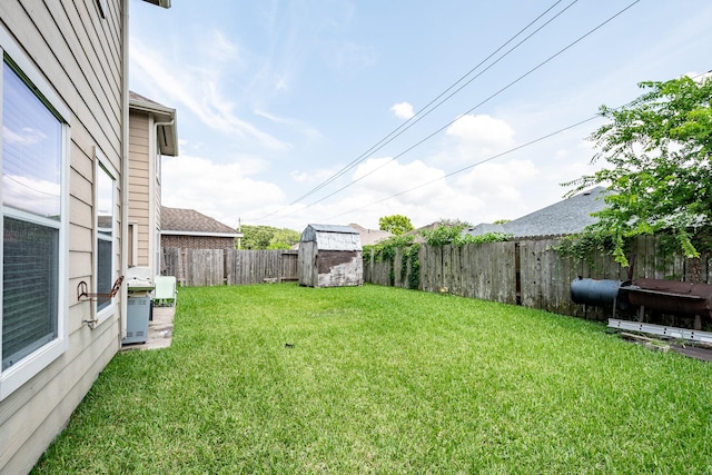 934 Sage St, Baytown, TX 77521 - view of yard featuring ac unit