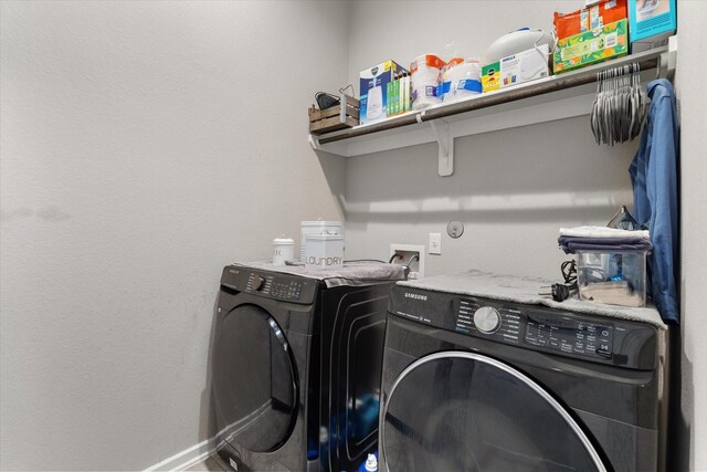 6903 Aspen Peak Dr, Baytown, TX 77521 - laundry room featuring independent washer and dryer and baseboards