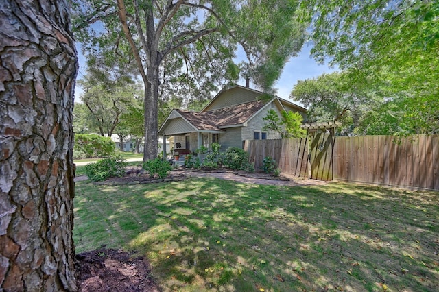 1026 Atchison St, Sealy, TX 77474 - view of yard