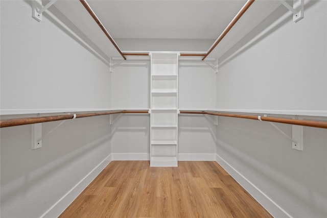 9035 N Point Dr, Beach City, TX 77523 - walk in closet featuring light wood finished floors