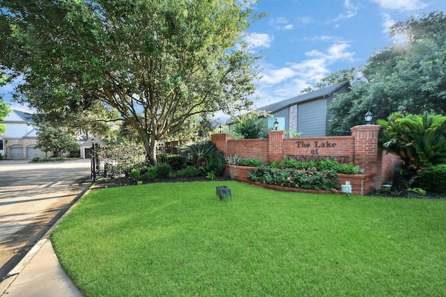 12819 Kingsbridge Ln, Houston, TX 77077 - view of yard with concrete driveway