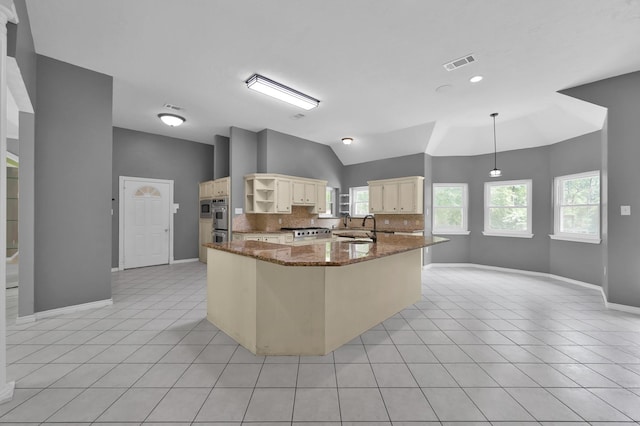 1807 Carriage Hills Blvd, Conroe, TX 77384 - kitchen featuring open shelves, a sink, backsplash, baseboards, and vaulted ceiling