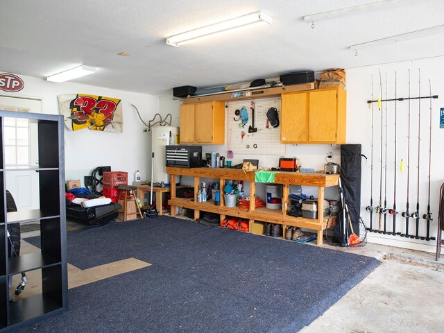 907 Davis Rd, League City, TX 77573 - garage featuring a workshop area and electric water heater