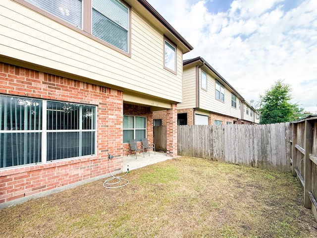 5227 Brinkman Ct, Houston, TX 77091 - fenced backyard featuring a patio area