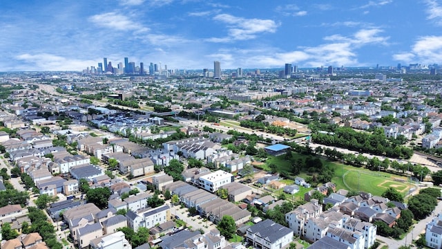 5627 Darling, Houston, TX 77007 - aerial overview of property's location featuring city skyline