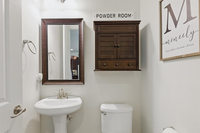 2114 Holly Manor Ct, Katy, TX 77493 - half bath with toilet and a sink