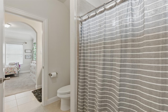 2114 Holly Manor Ct, Katy, TX 77493 - bathroom featuring tile patterned floors, toilet, baseboards, and a shower with shower curtain