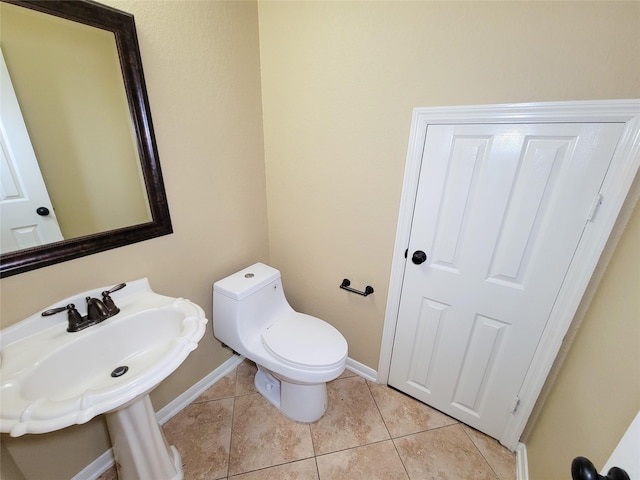 21123 Amber Crossing Dr, Richmond, TX 77406 - bathroom with baseboards, tile patterned floors, toilet, and a sink