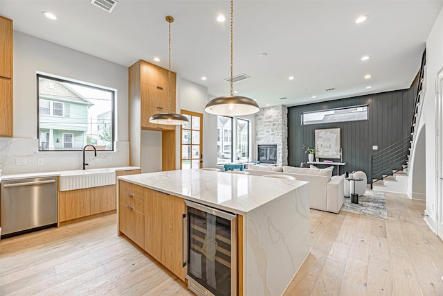 829 Alexander St, Houston, TX 77007 - kitchen featuring dishwasher, modern cabinets, wine cooler, a sink, and recessed lighting
