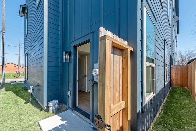 2320 Mills St, Houston, TX 77026 - view of doorway to property
