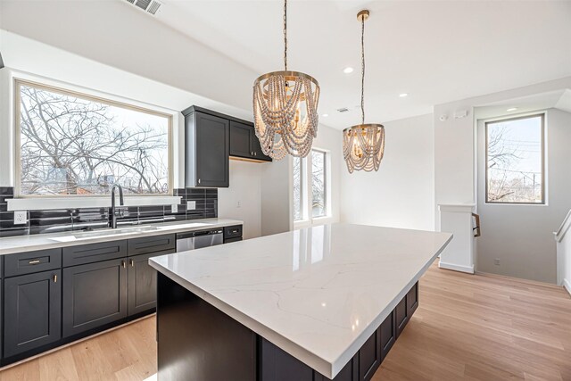 2320 Mills St, Houston, TX 77026 - kitchen featuring a sink, a chandelier, tasteful backsplash, light wood-style floors, and recessed lighting