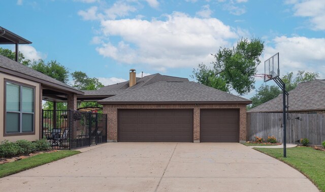 7 Fort Graham Ct, Missouri City, TX 77459 - garage featuring driveway
