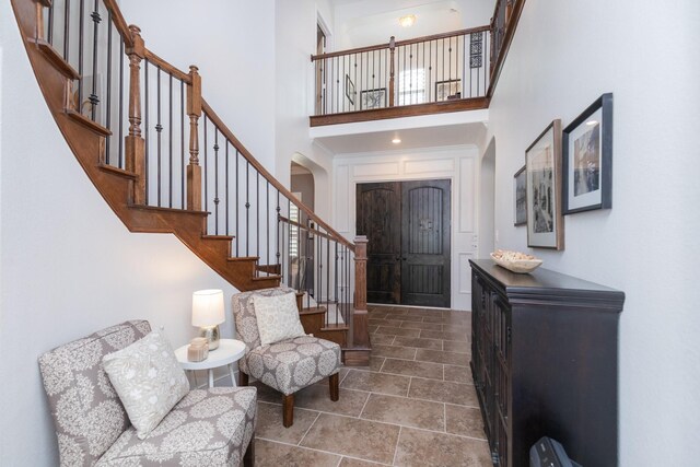 7 Fort Graham Ct, Missouri City, TX 77459 - foyer entrance featuring a high ceiling, stairway, and arched walkways