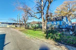 2416 Eastman St, Houston, TX 77009 - view of asphalt street