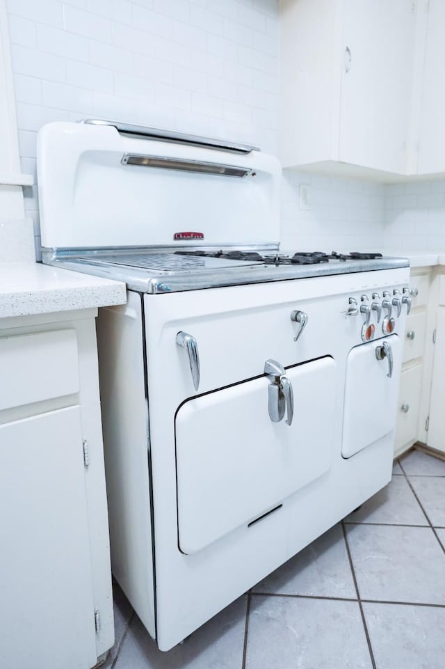 1514 Laurel St, La Marque, TX 77568 - laundry area with washer / dryer and light tile patterned floors